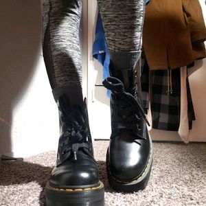 Molly Dr. Martens W8
